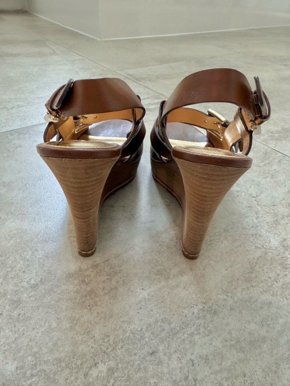 Coach Women’s Brown Leather Wedge Sandals Size 7 - Picture 8 of 10